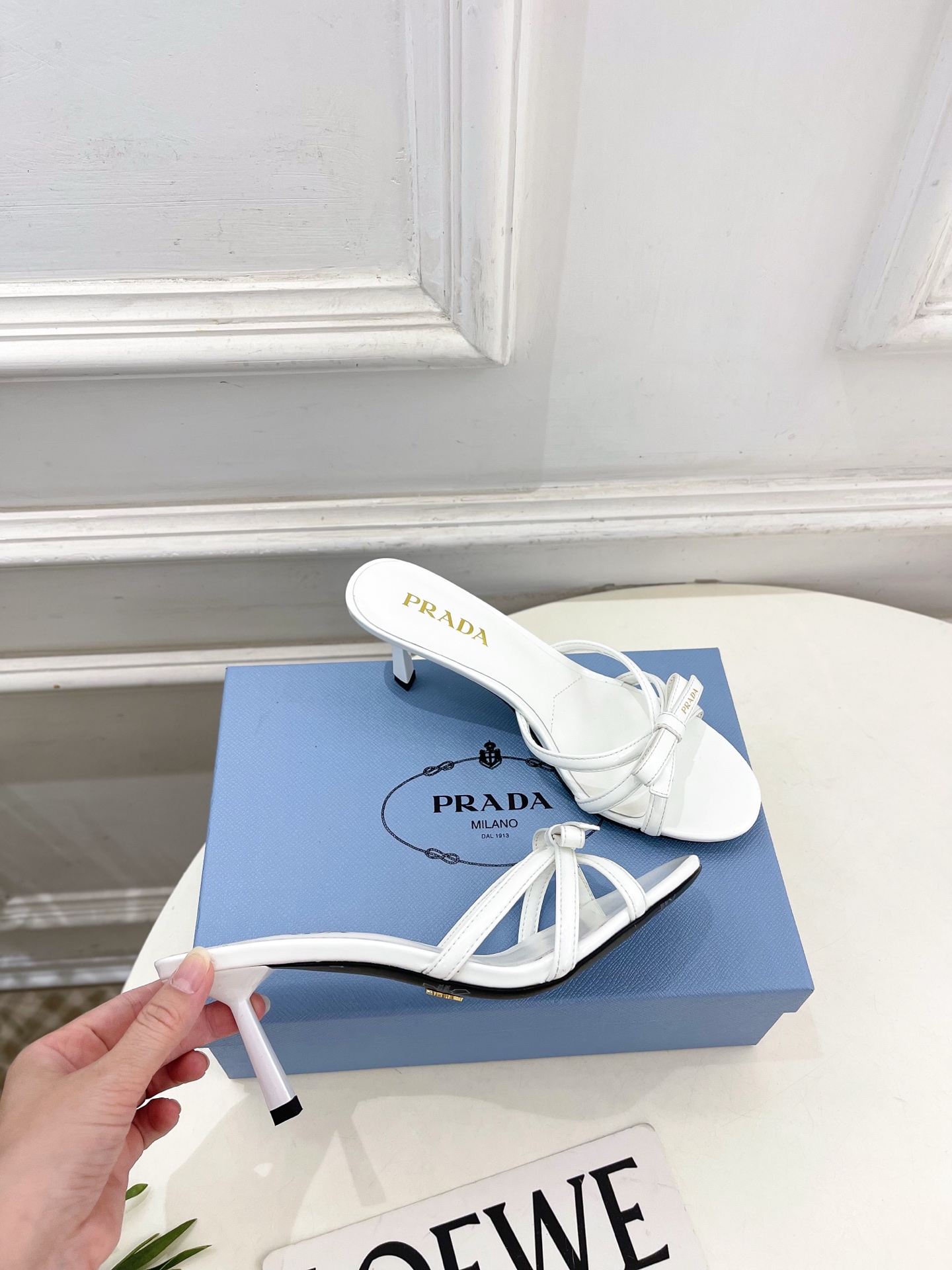 PRADA 普拉达  26𝐬𝐬 🌈2026春夏新品 专柜走秀款交叉带蝴蝶结高跟拖鞋 系列〰鞋面：原版高定