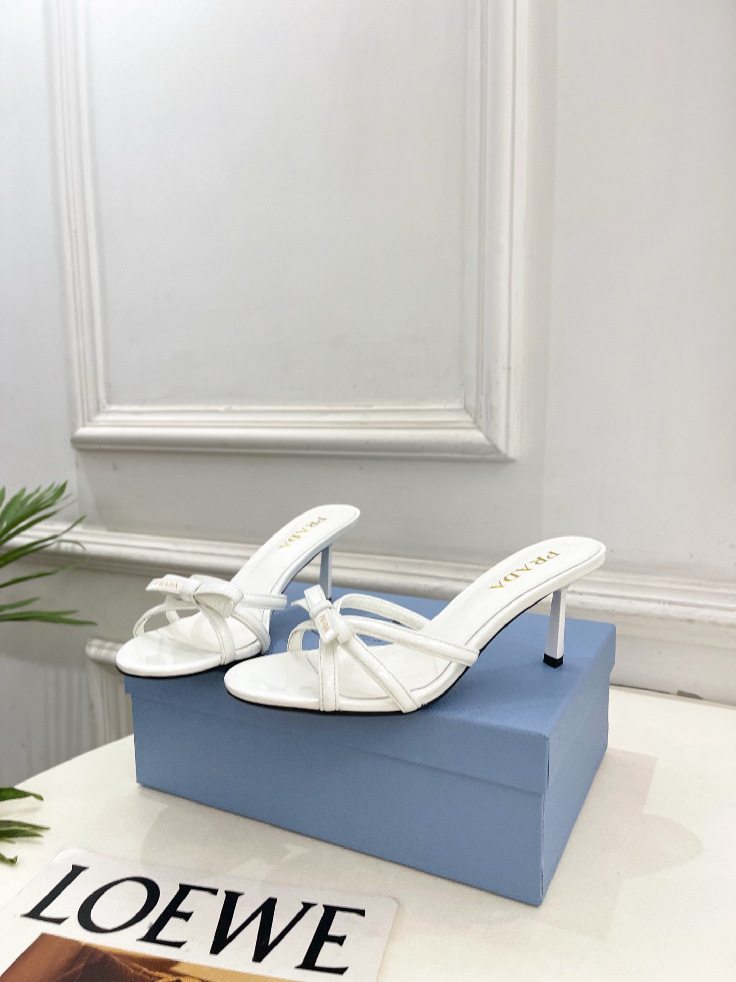 PRADA 普拉达  26𝐬𝐬 🌈2026春夏新品 专柜走秀款交叉带蝴蝶结高跟拖鞋 系列〰鞋面：原版高定