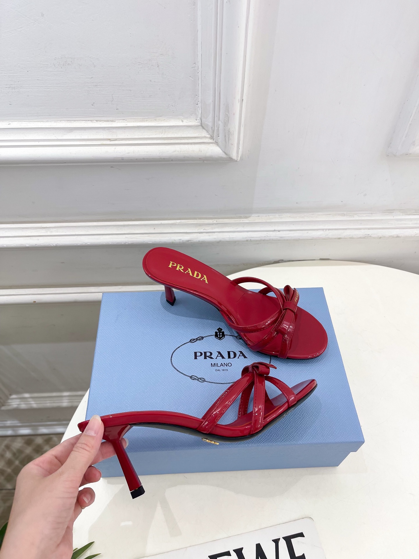 PRADA 普拉达  26𝐬𝐬 🌈2026春夏新品 专柜走秀款交叉带蝴蝶结高跟拖鞋 系列〰鞋面：原版高定