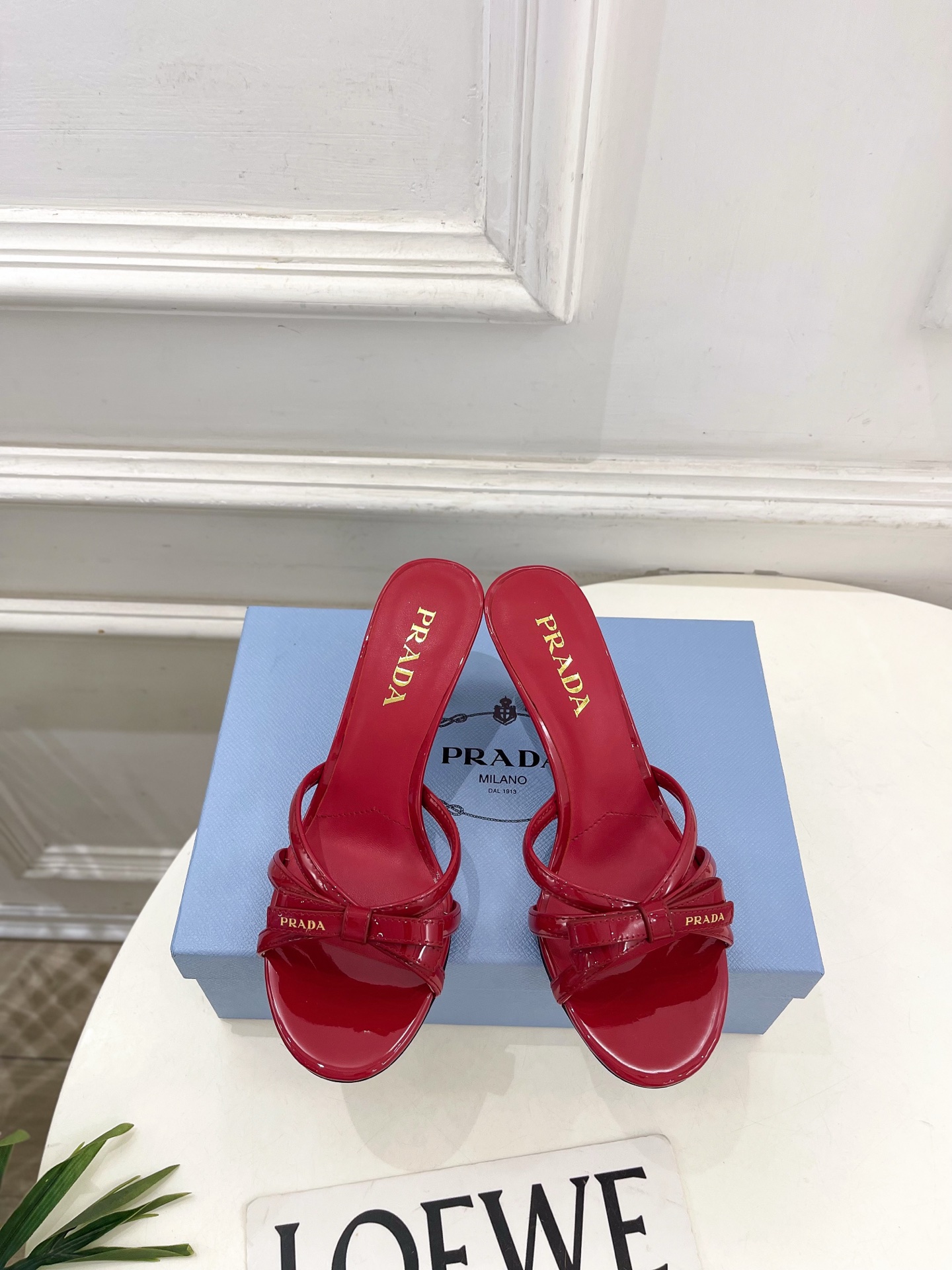 PRADA 普拉达  26𝐬𝐬 🌈2026春夏新品 专柜走秀款交叉带蝴蝶结高跟拖鞋 系列〰鞋面：原版高定
