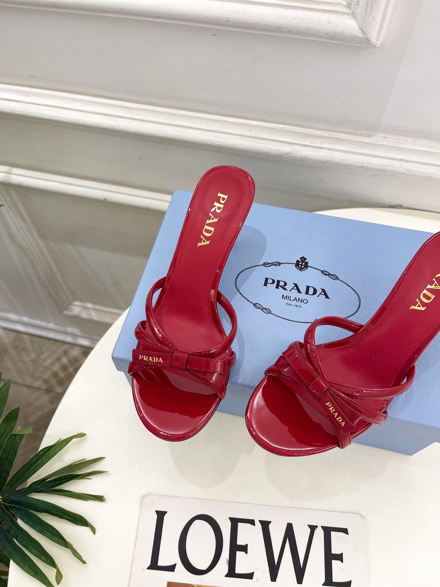 PRADA 普拉达  26𝐬𝐬 🌈2026春夏新品 专柜走秀款交叉带蝴蝶结高跟拖鞋 系列〰鞋面：原版高定