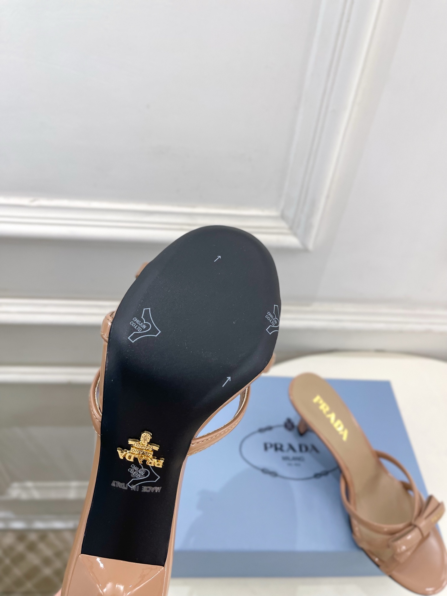 PRADA 普拉达 26𝐬𝐬 🌈2026春夏新品 专柜走秀款交叉带蝴蝶结高跟拖鞋 系列〰鞋面:原版高定 PRADA 普拉达 26𝐬𝐬 🌈2026春夏新品 专柜走秀款交叉带蝴蝶结高跟拖鞋 系列〰鞋面:原版高定