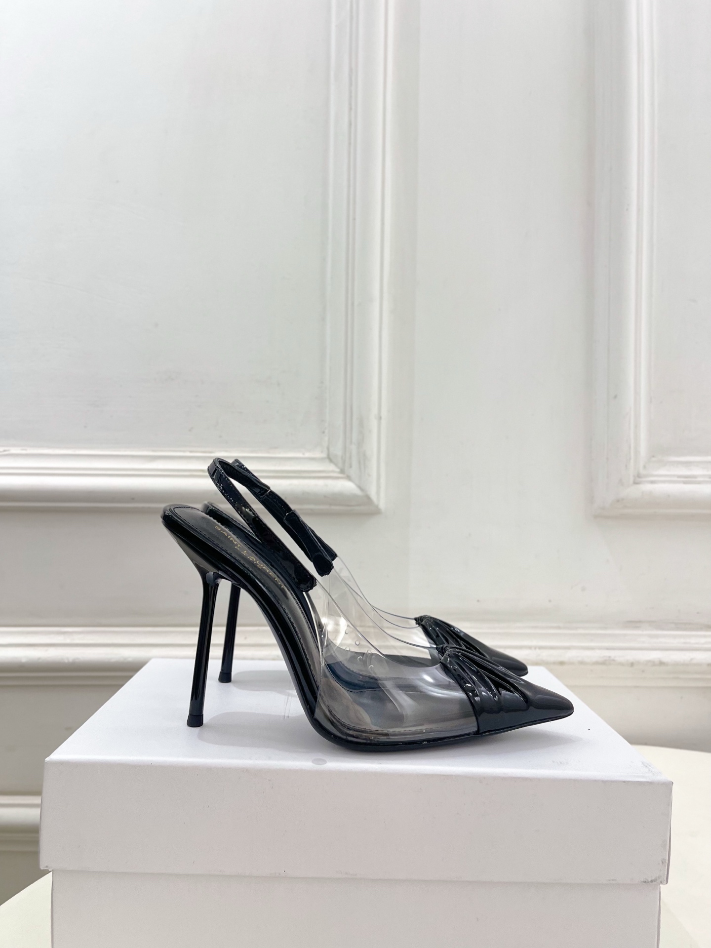 SAIN*LAURENT  圣罗兰 26𝐬𝐬2026春夏新品YSL胶片褶皱后空高跟凉鞋 上新☑️————
