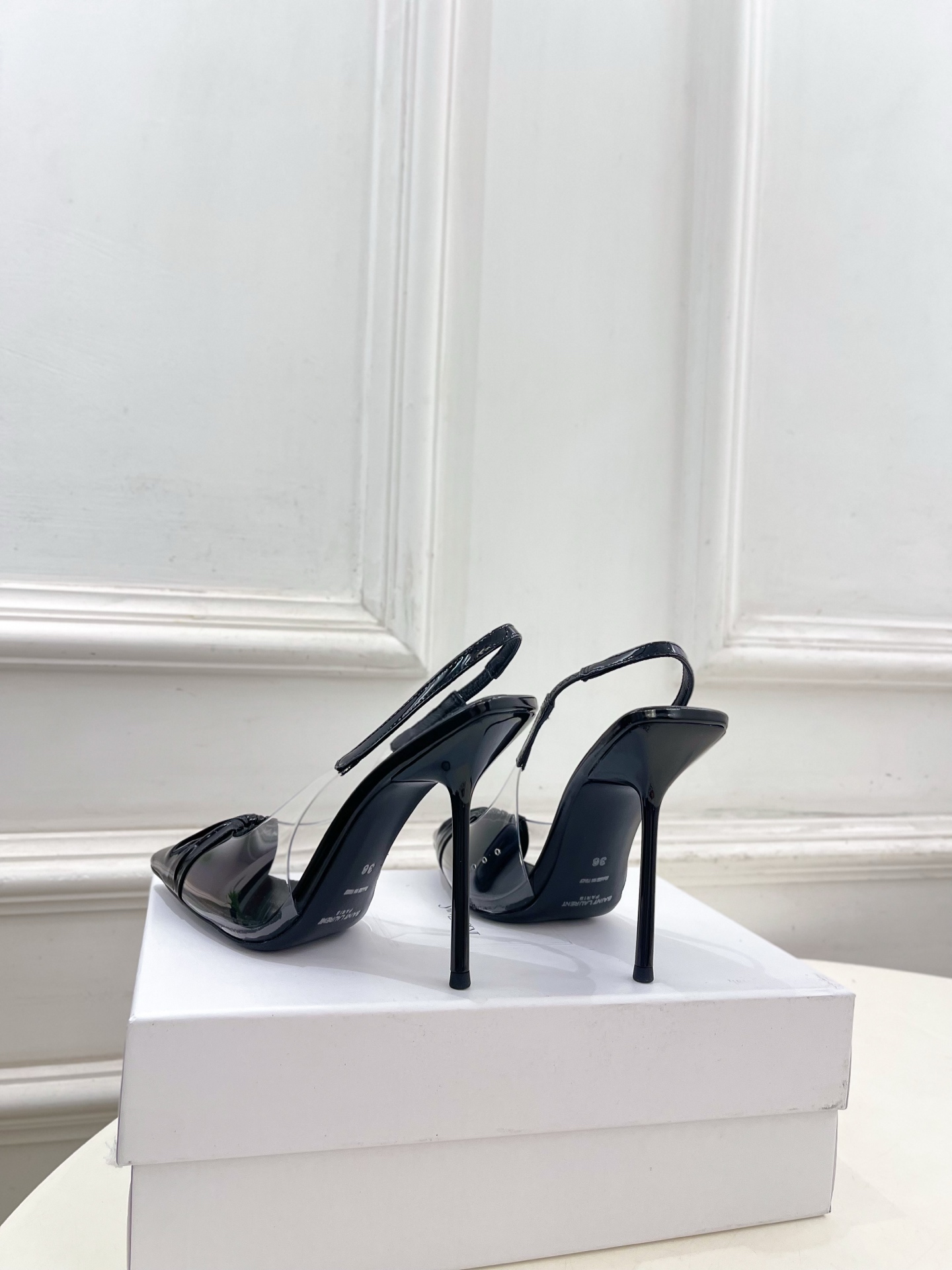SAIN*LAURENT  圣罗兰 26𝐬𝐬2026春夏新品YSL胶片褶皱后空高跟凉鞋 上新☑️————