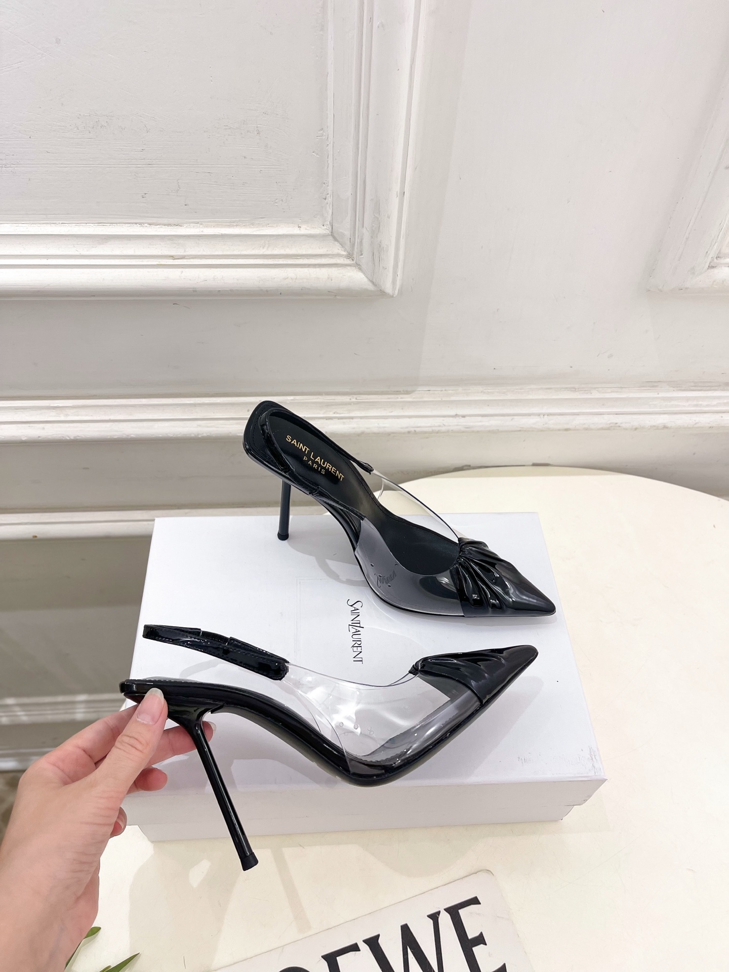 SAIN*LAURENT  圣罗兰 26𝐬𝐬2026春夏新品YSL胶片褶皱后空高跟凉鞋 上新☑️————