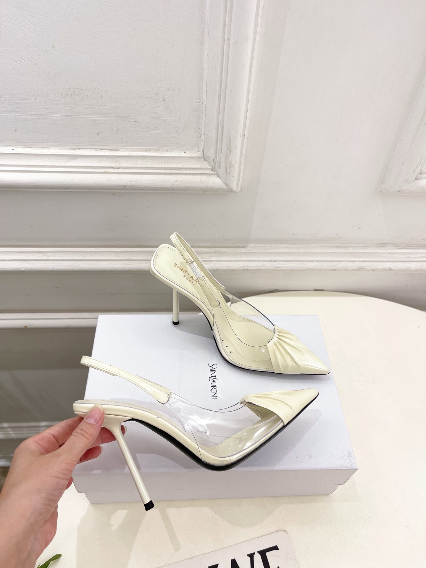 SAIN*LAURENT  圣罗兰 26𝐬𝐬2026春夏新品YSL胶片褶皱后空高跟凉鞋 上新☑️————