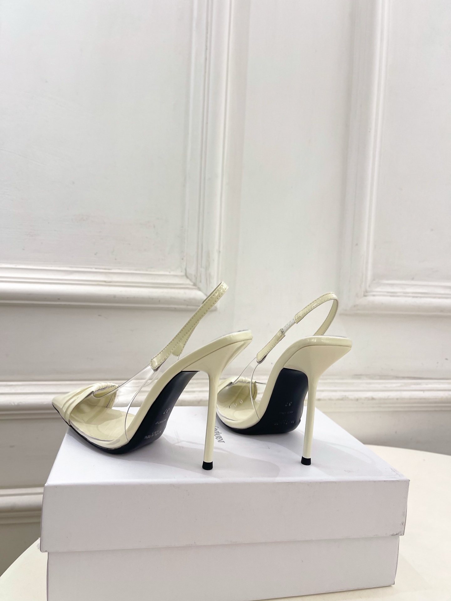 SAIN*LAURENT  圣罗兰 26𝐬𝐬2026春夏新品YSL胶片褶皱后空高跟凉鞋 上新☑️————