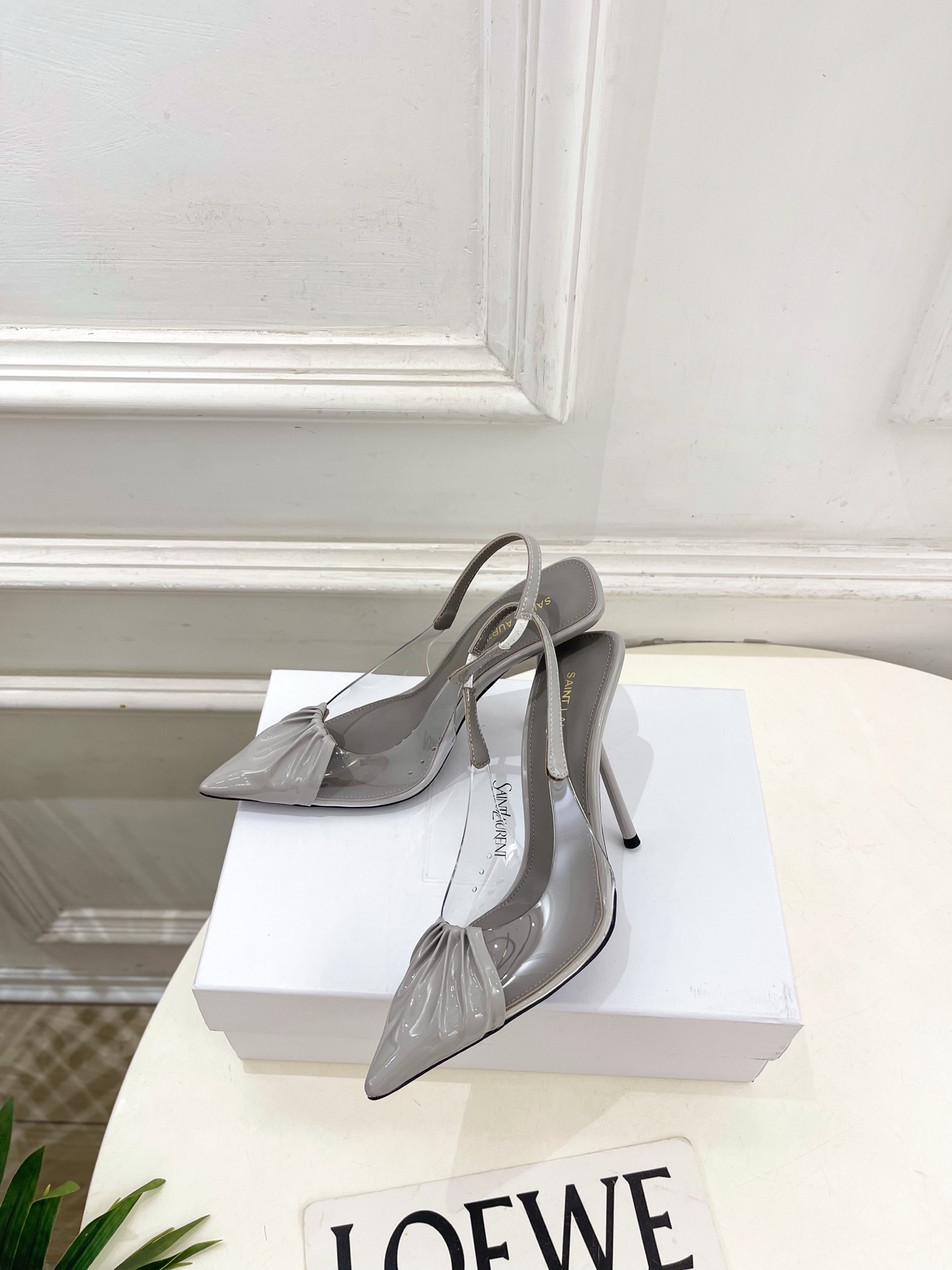 SAIN*LAURENT  圣罗兰 26𝐬𝐬2026春夏新品YSL胶片褶皱后空高跟凉鞋 上新☑️————