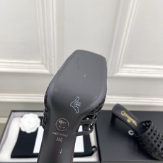 𝐂𝐇𝐀𝐍𝐄𝐋 | 小香 26𝐬𝐬 🦋2026 春夏新品 专柜经典走秀款 小香双C编织镂空方头半拖鞋 𝐂𝐇𝐀𝐍𝐄𝐋 | 小香 26𝐬𝐬 🦋2026 春夏新品 专柜经典走秀款 小香双C编织镂空方头半拖鞋