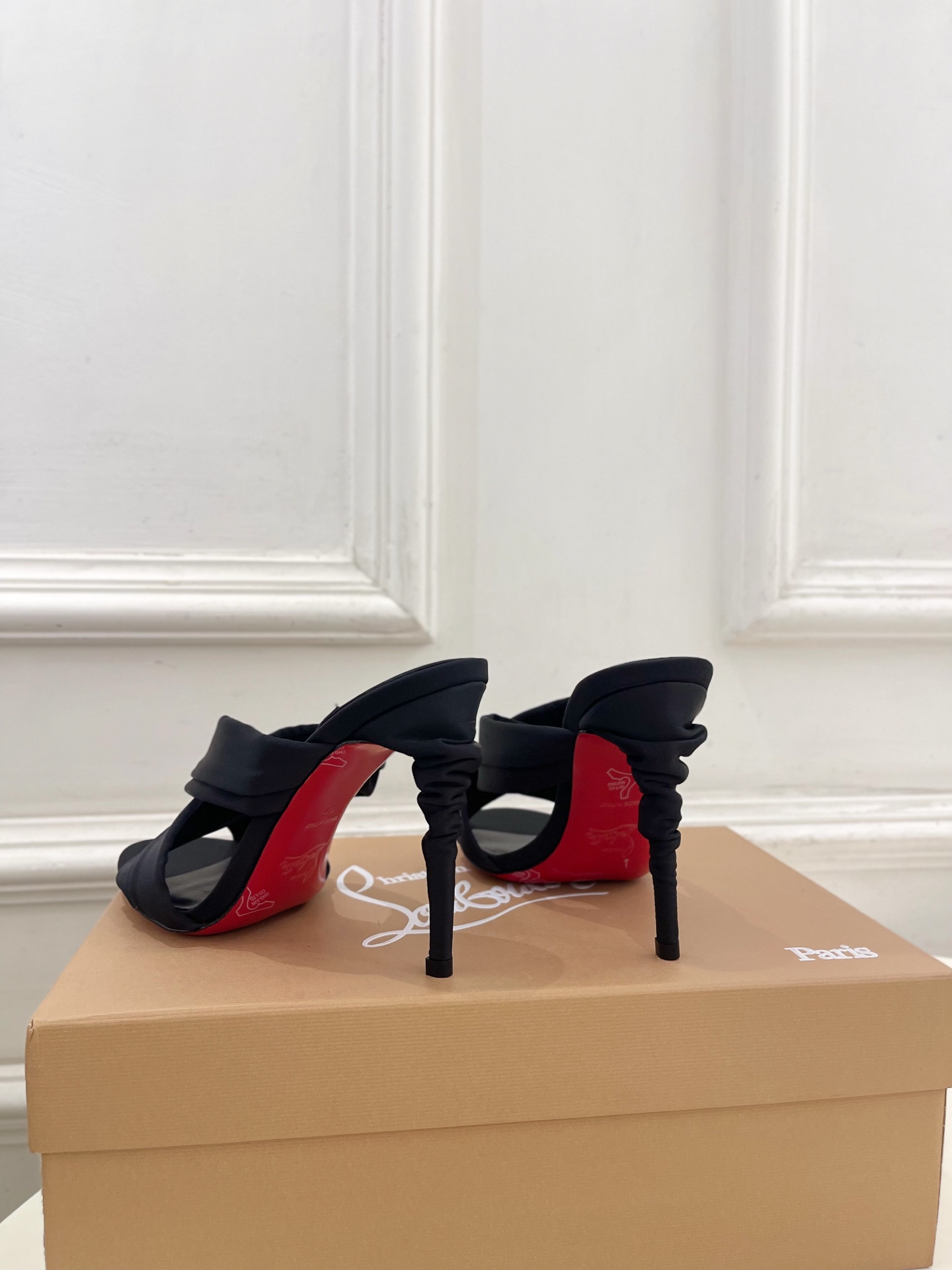 Christian Louboutin路铂廷 26ss✨ 2026春夏新品 CL彩色真丝褶皱交叉带高跟拖 Christian Louboutin路铂廷 26ss✨ 2026春夏新品 CL彩色真丝褶皱交叉带高跟拖