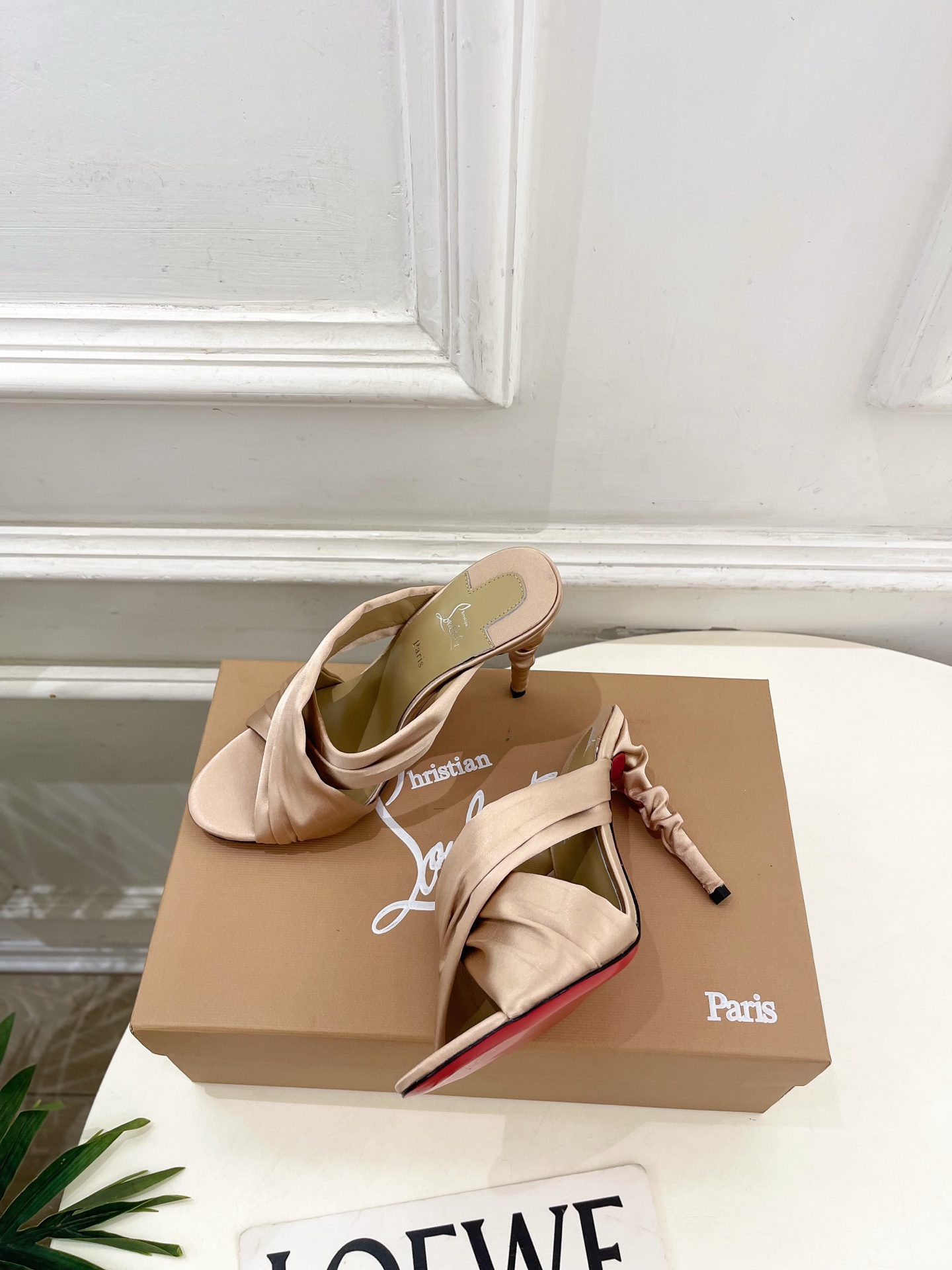 Christian Louboutin路铂廷 26ss✨ 2026春夏新品 CL彩色真丝褶皱交叉带高跟拖