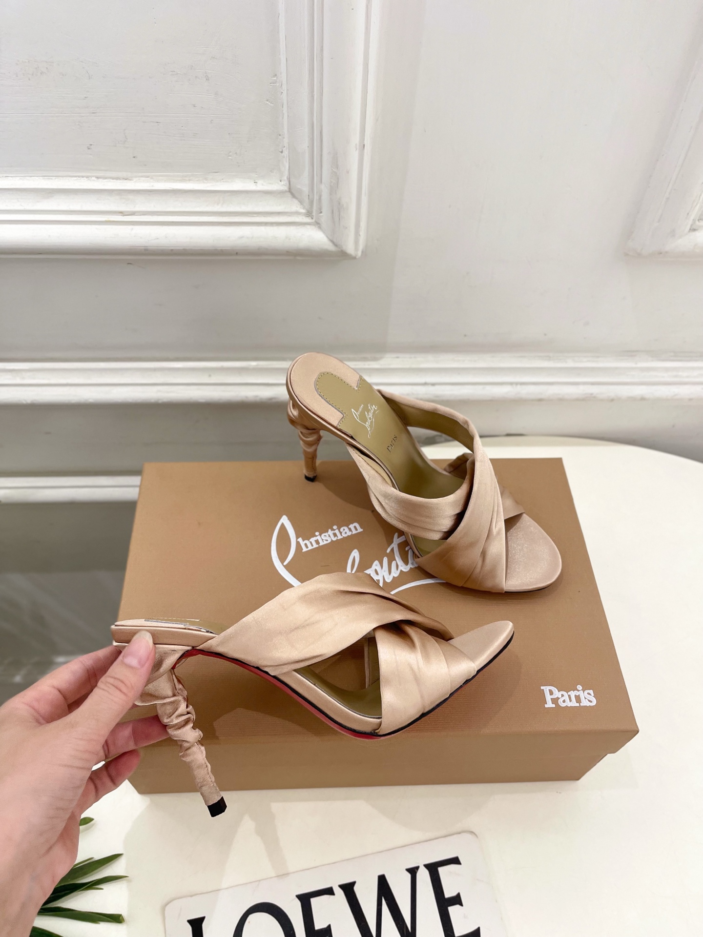 Christian Louboutin路铂廷 26ss✨ 2026春夏新品 CL彩色真丝褶皱交叉带高跟拖