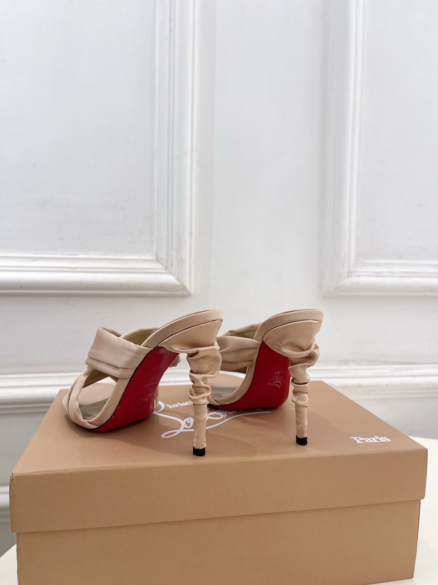 Christian Louboutin路铂廷 26ss✨ 2026春夏新品 CL彩色真丝褶皱交叉带高跟拖