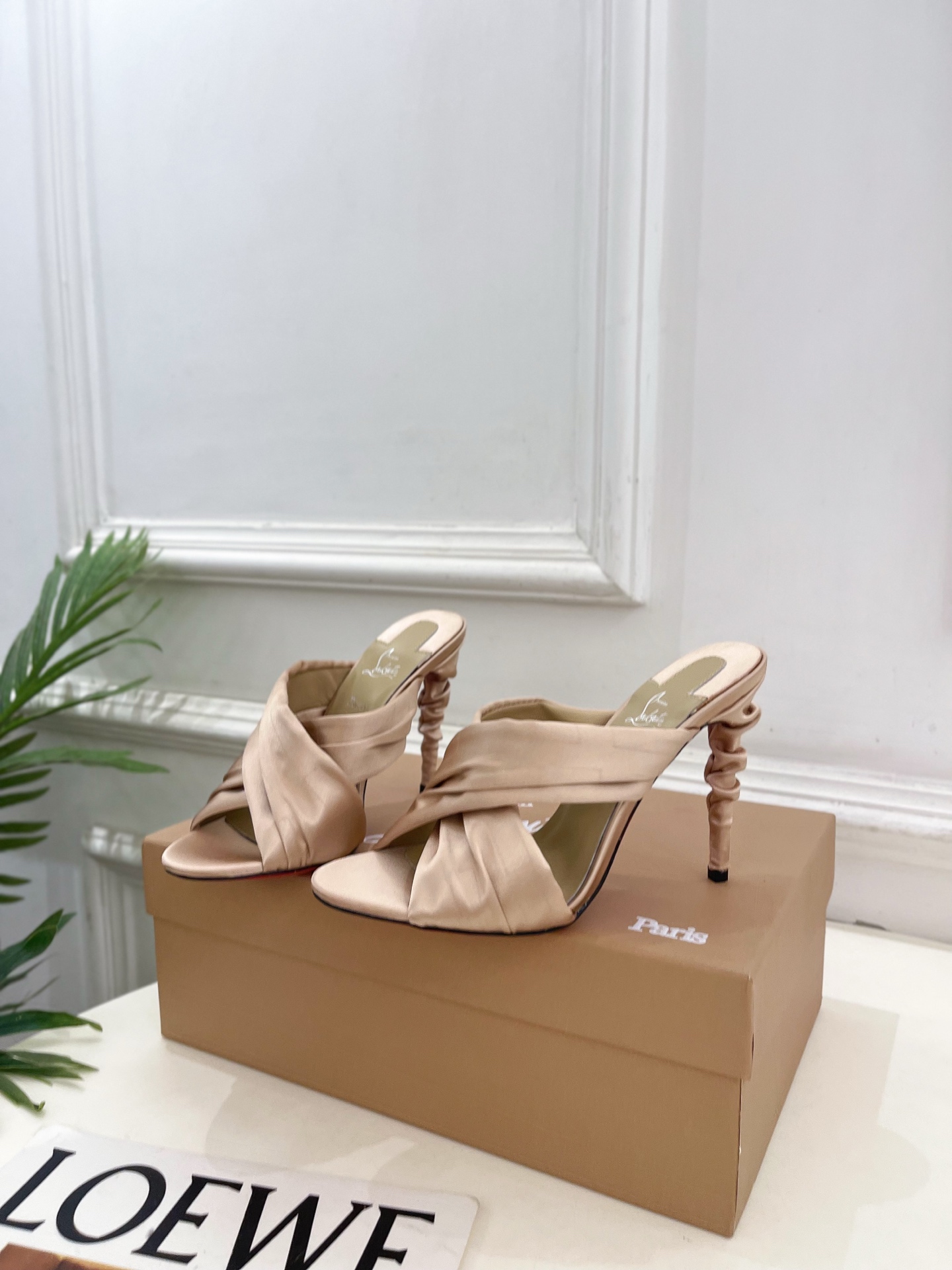 Christian Louboutin路铂廷 26ss✨ 2026春夏新品 CL彩色真丝褶皱交叉带高跟拖