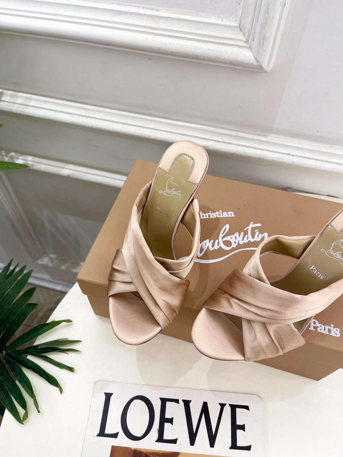 Christian Louboutin路铂廷 26ss✨ 2026春夏新品 CL彩色真丝褶皱交叉带高跟拖