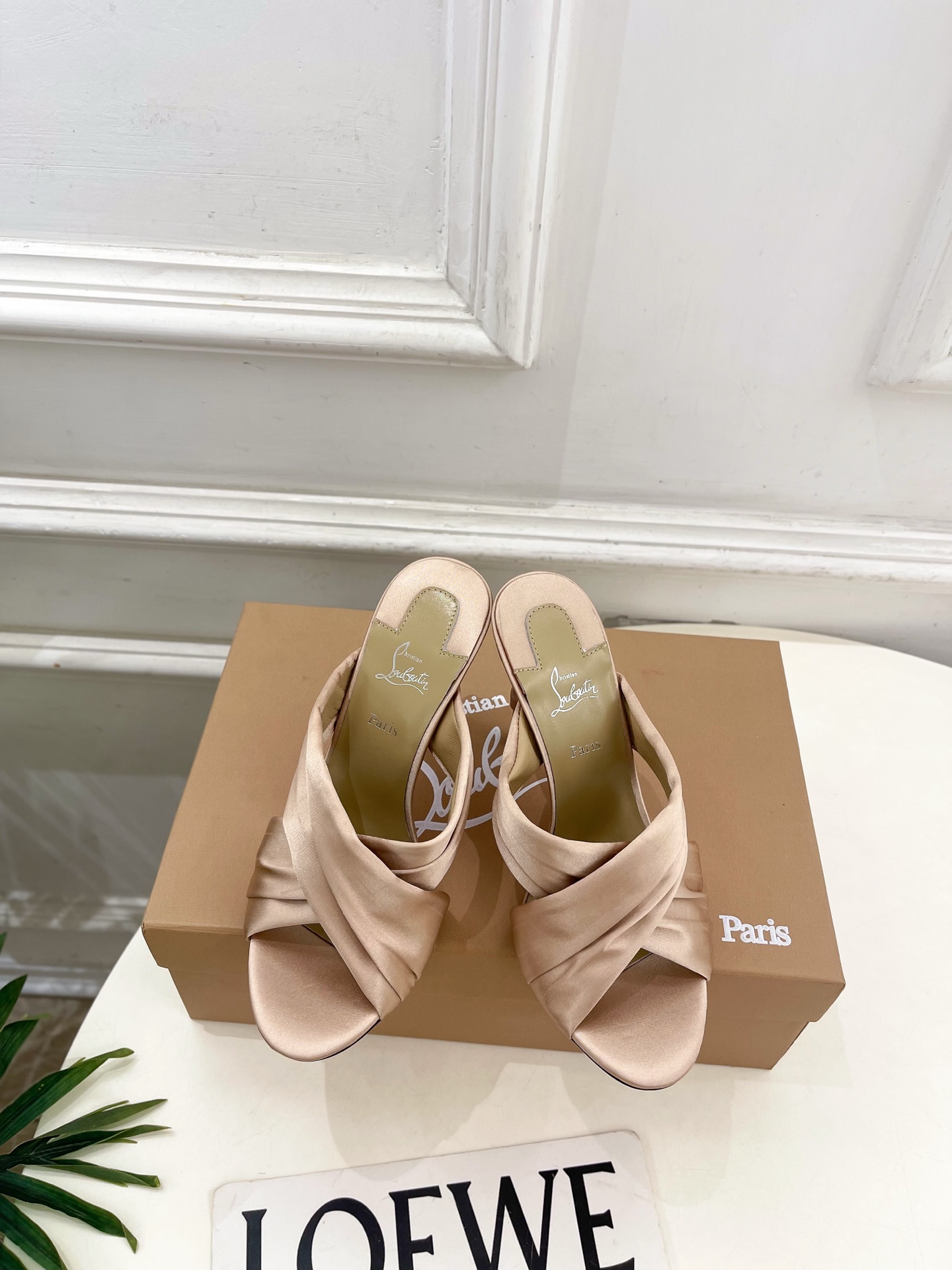 Christian Louboutin路铂廷 26ss✨ 2026春夏新品 CL彩色真丝褶皱交叉带高跟拖