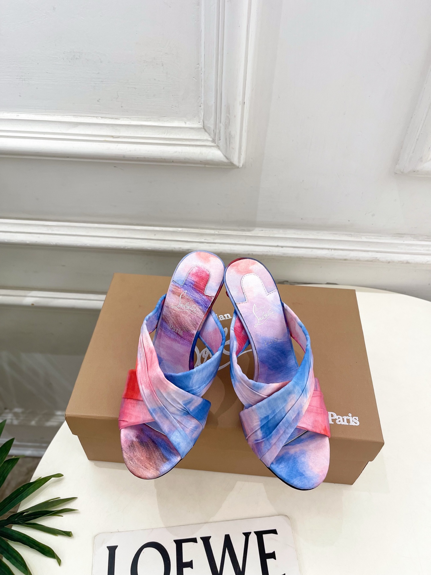 Christian Louboutin路铂廷 26ss✨ 2026春夏新品 CL彩色真丝褶皱交叉带高跟拖