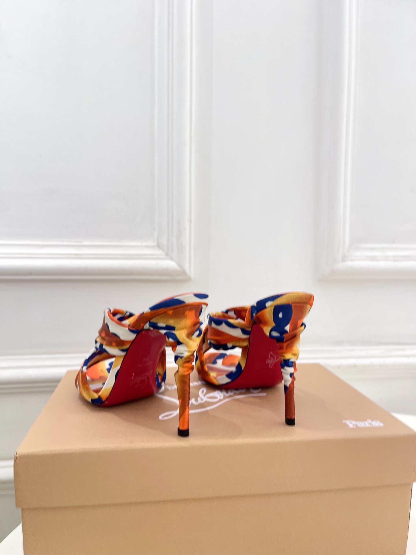 Christian Louboutin路铂廷 26ss✨ 2026春夏新品 CL彩色真丝褶皱交叉带高跟拖 Christian Louboutin路铂廷 26ss✨ 2026春夏新品 CL彩色真丝褶皱交叉带高跟拖