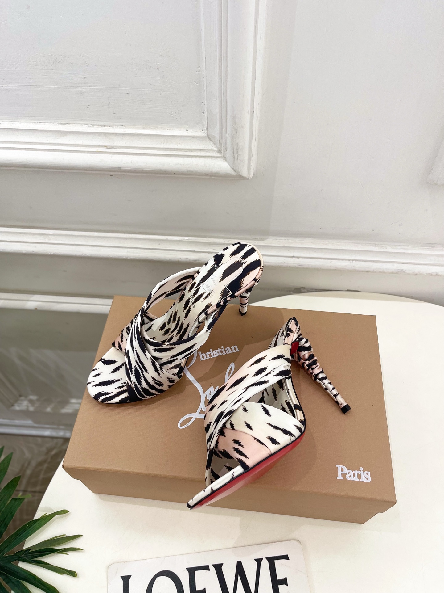 Christian Louboutin路铂廷 26ss✨ 2026春夏新品 CL彩色真丝褶皱交叉带高跟拖