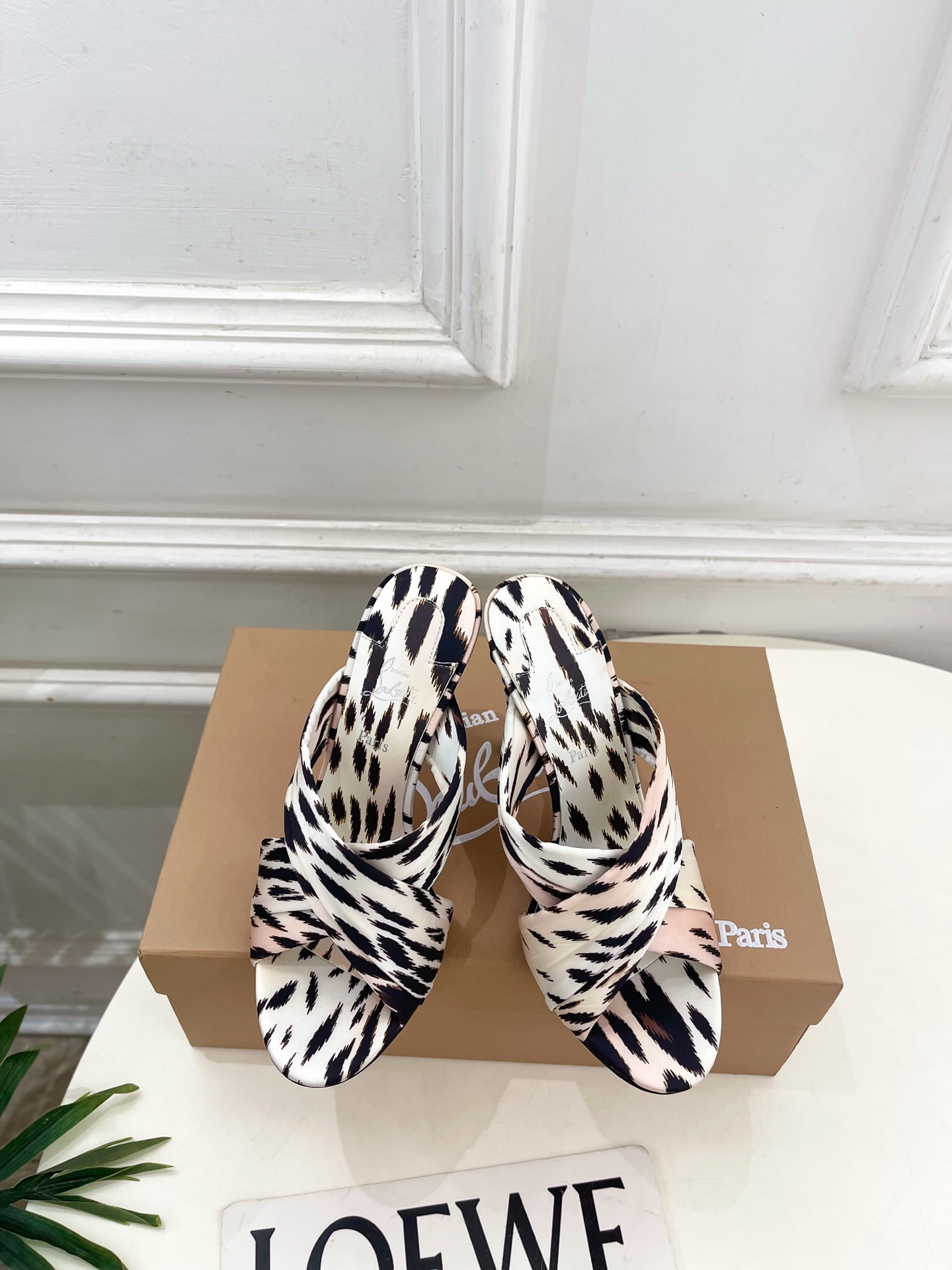 Christian Louboutin路铂廷 26ss✨ 2026春夏新品 CL彩色真丝褶皱交叉带高跟拖