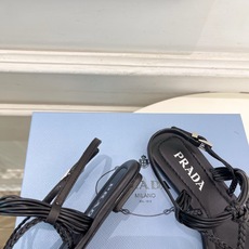 PRADA 普拉达 26𝐬𝐬 🌈2026春夏新品 专柜走秀款复古编织罗马平底凉鞋 系列〰鞋面:原版高定 PRADA 普拉达 26𝐬𝐬 🌈2026春夏新品 专柜走秀款复古编织罗马平底凉鞋 系列〰鞋面:原版高定