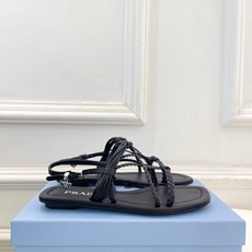 PRADA 普拉达 26𝐬𝐬 🌈2026春夏新品 专柜走秀款复古编织罗马平底凉鞋 系列〰鞋面:原版高定 PRADA 普拉达 26𝐬𝐬 🌈2026春夏新品 专柜走秀款复古编织罗马平底凉鞋 系列〰鞋面:原版高定