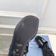 PRADA 普拉达 26𝐬𝐬 🌈2026春夏新品 专柜走秀款复古编织罗马平底凉鞋 系列〰鞋面:原版高定 PRADA 普拉达 26𝐬𝐬 🌈2026春夏新品 专柜走秀款复古编织罗马平底凉鞋 系列〰鞋面:原版高定