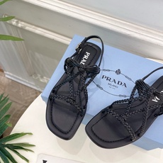 PRADA 普拉达 26𝐬𝐬 🌈2026春夏新品 专柜走秀款复古编织罗马平底凉鞋 系列〰鞋面:原版高定 PRADA 普拉达 26𝐬𝐬 🌈2026春夏新品 专柜走秀款复古编织罗马平底凉鞋 系列〰鞋面:原版高定