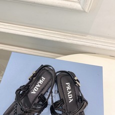 PRADA 普拉达 26𝐬𝐬 🌈2026春夏新品 专柜走秀款复古编织罗马平底凉鞋 系列〰鞋面:原版高定 PRADA 普拉达 26𝐬𝐬 🌈2026春夏新品 专柜走秀款复古编织罗马平底凉鞋 系列〰鞋面:原版高定