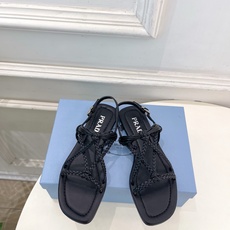 PRADA 普拉达 26𝐬𝐬 🌈2026春夏新品 专柜走秀款复古编织罗马平底凉鞋 系列〰鞋面:原版高定 PRADA 普拉达 26𝐬𝐬 🌈2026春夏新品 专柜走秀款复古编织罗马平底凉鞋 系列〰鞋面:原版高定