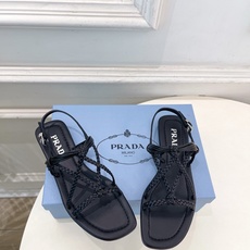 PRADA 普拉达 26𝐬𝐬 🌈2026春夏新品 专柜走秀款复古编织罗马平底凉鞋 系列〰鞋面:原版高定 PRADA 普拉达 26𝐬𝐬 🌈2026春夏新品 专柜走秀款复古编织罗马平底凉鞋 系列〰鞋面:原版高定