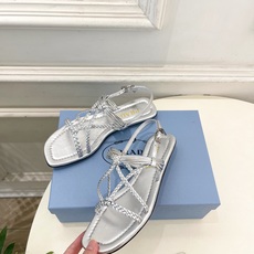 PRADA 普拉达 26𝐬𝐬 🌈2026春夏新品 专柜走秀款复古编织罗马平底凉鞋 系列〰鞋面:原版高定 PRADA 普拉达 26𝐬𝐬 🌈2026春夏新品 专柜走秀款复古编织罗马平底凉鞋 系列〰鞋面:原版高定