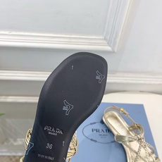 PRADA 普拉达 26𝐬𝐬 🌈2026春夏新品 专柜走秀款复古编织罗马平底凉鞋 系列〰鞋面:原版高定 PRADA 普拉达 26𝐬𝐬 🌈2026春夏新品 专柜走秀款复古编织罗马平底凉鞋 系列〰鞋面:原版高定