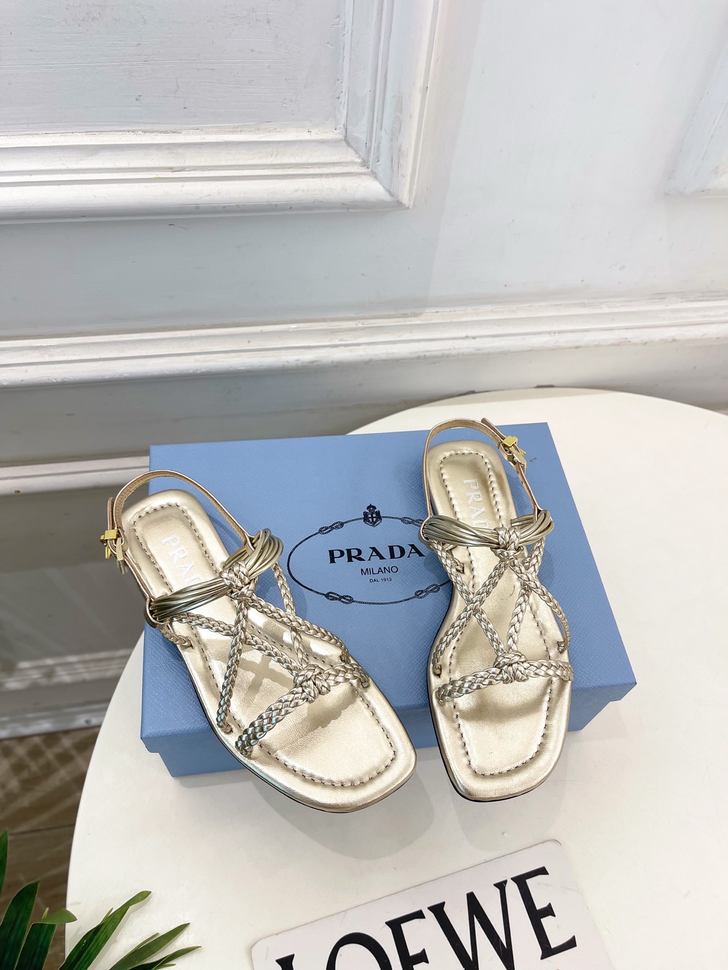 PRADA 普拉达 26𝐬𝐬 🌈2026春夏新品 专柜走秀款复古编织罗马平底凉鞋 系列〰鞋面:原版高定 PRADA 普拉达 26𝐬𝐬 🌈2026春夏新品 专柜走秀款复古编织罗马平底凉鞋 系列〰鞋面:原版高定