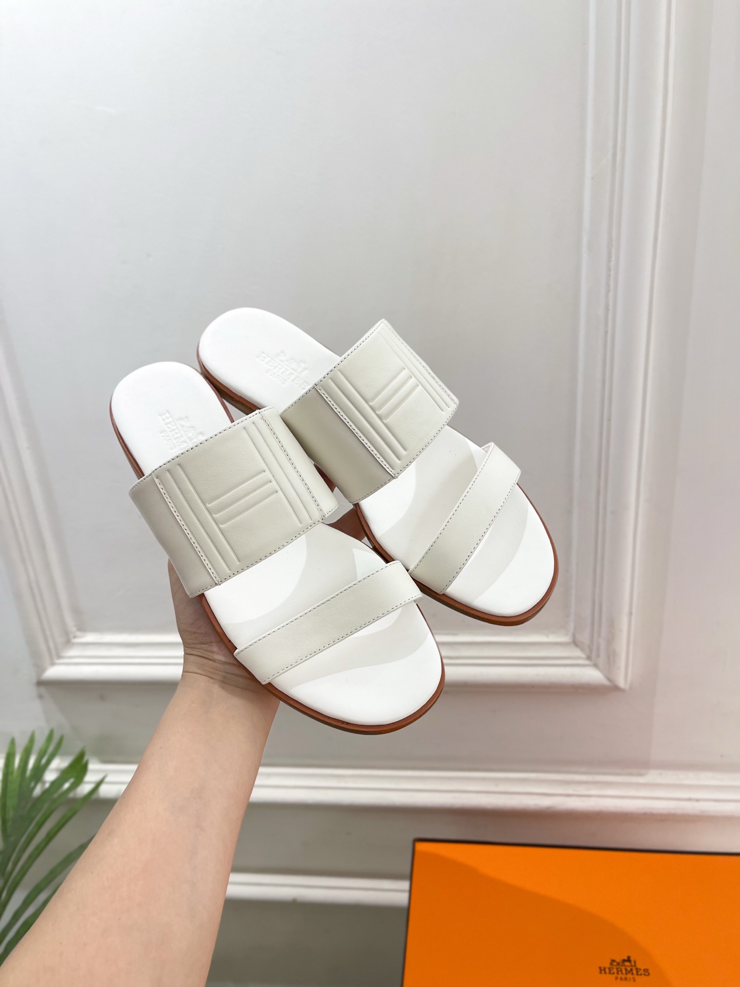 🐎𝐇𝐄𝐑𝐌𝐄* 爱玛仕 26𝐬𝐬 🌈专柜新品 2026春夏爆款 Mona压花平底拖鞋 系列〰鞋面：原版特