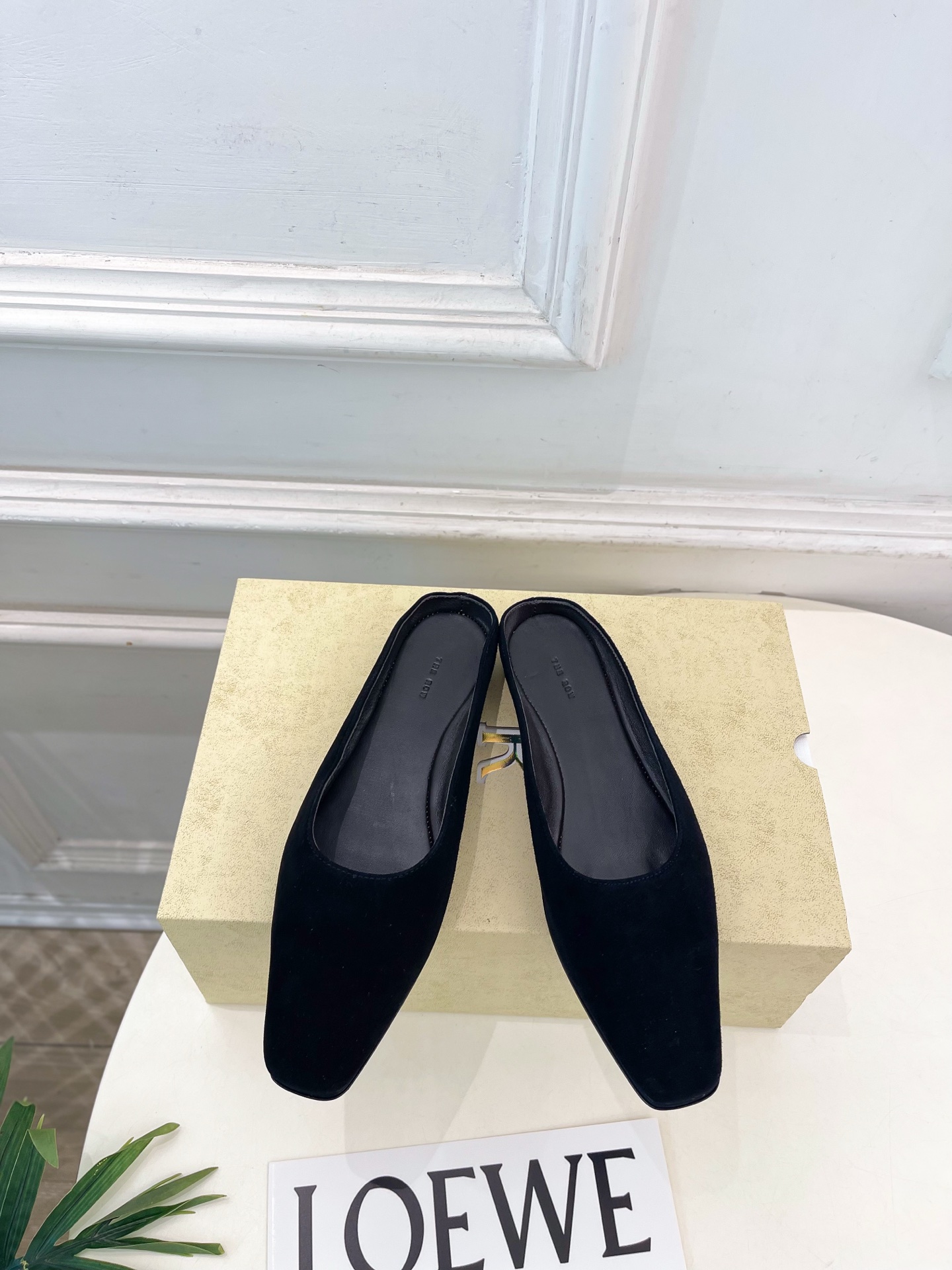 The row 2026春夏新品 TR极简方头平底半拖鞋—————————作为这两年最受欢迎的设计师牌，