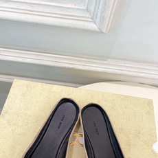 The row 2026春夏新品 TR极简方头平底半拖鞋—————————作为这两年最受欢迎的设计师牌, The row 2026春夏新品 TR极简方头平底半拖鞋—————————作为这两年最受欢迎的设计师牌,
