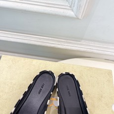 The row 2026春夏新品 TR极简方头平底半拖鞋—————————作为这两年最受欢迎的设计师牌, The row 2026春夏新品 TR极简方头平底半拖鞋—————————作为这两年最受欢迎的设计师牌,