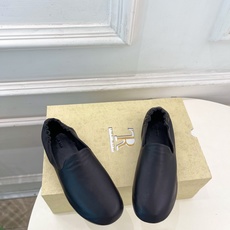 The row 2026春夏新品 TR极简后松紧芭蕾舞奶奶鞋—————————作为这两年最受欢迎的设计师 The row 2026春夏新品 TR极简后松紧芭蕾舞奶奶鞋—————————作为这两年最受欢迎的设计师