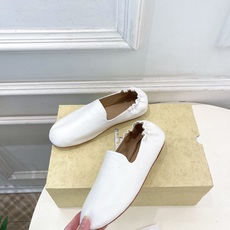 The row 2026春夏新品 TR极简后松紧芭蕾舞奶奶鞋—————————作为这两年最受欢迎的设计师 The row 2026春夏新品 TR极简后松紧芭蕾舞奶奶鞋—————————作为这两年最受欢迎的设计师