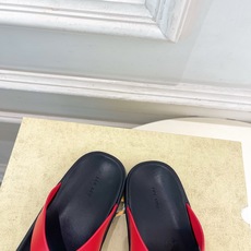 The row 2026春夏新品 TR极简夹脚人字拖鞋—————————作为这两年最受欢迎的设计师牌,设 The row 2026春夏新品 TR极简夹脚人字拖鞋—————————作为这两年最受欢迎的设计师牌,设