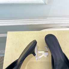 The row 2026春夏新品 TR极简尖头猫跟半拖鞋—————————作为这两年最受欢迎的设计师牌, The row 2026春夏新品 TR极简尖头猫跟半拖鞋—————————作为这两年最受欢迎的设计师牌,