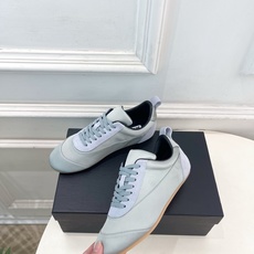 Jil Sander(吉尔·桑达)2026 春夏新品 JD极简真丝绸缎德训休闲鞋————————JS作为 Jil Sander(吉尔·桑达)2026 春夏新品 JD极简真丝绸缎德训休闲鞋————————JS作为