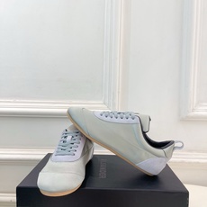 Jil Sander(吉尔·桑达)2026 春夏新品 JD极简真丝绸缎德训休闲鞋————————JS作为 Jil Sander(吉尔·桑达)2026 春夏新品 JD极简真丝绸缎德训休闲鞋————————JS作为