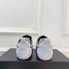 Jil Sander(吉尔·桑达)2026 春夏新品 JD极简真丝绸缎德训休闲鞋————————JS作为 Jil Sander(吉尔·桑达)2026 春夏新品 JD极简真丝绸缎德训休闲鞋————————JS作为