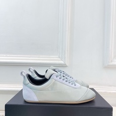 Jil Sander(吉尔·桑达)2026 春夏新品 JD极简真丝绸缎德训休闲鞋————————JS作为 Jil Sander(吉尔·桑达)2026 春夏新品 JD极简真丝绸缎德训休闲鞋————————JS作为