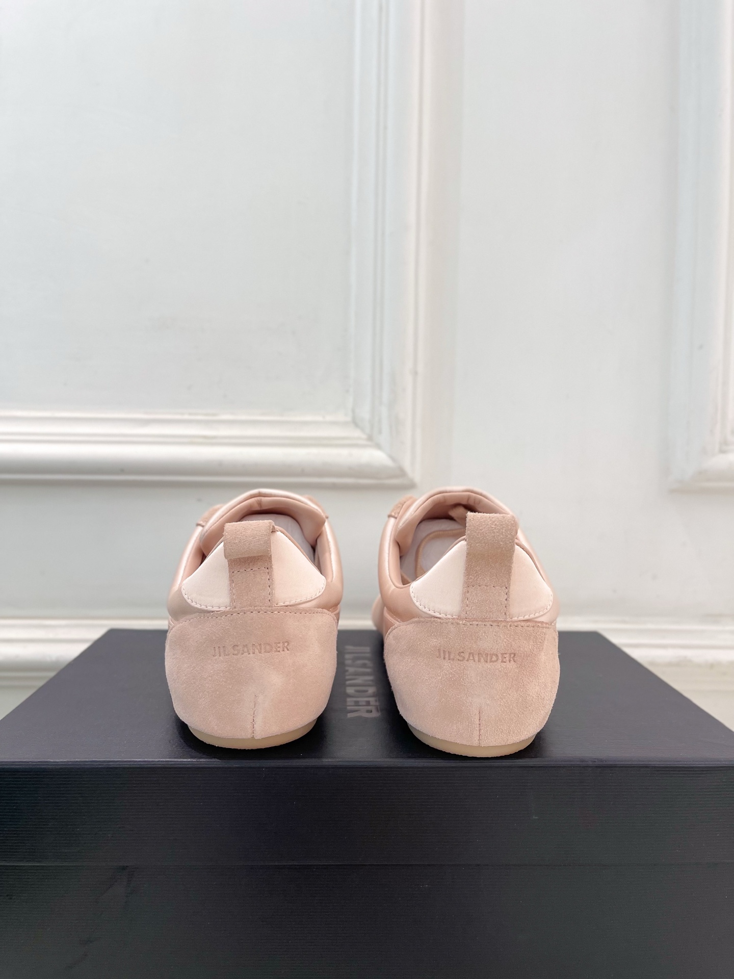 Jil Sander(吉尔·桑达）2026 春夏新品 JD极简真丝绸缎德训休闲鞋————————JS作为