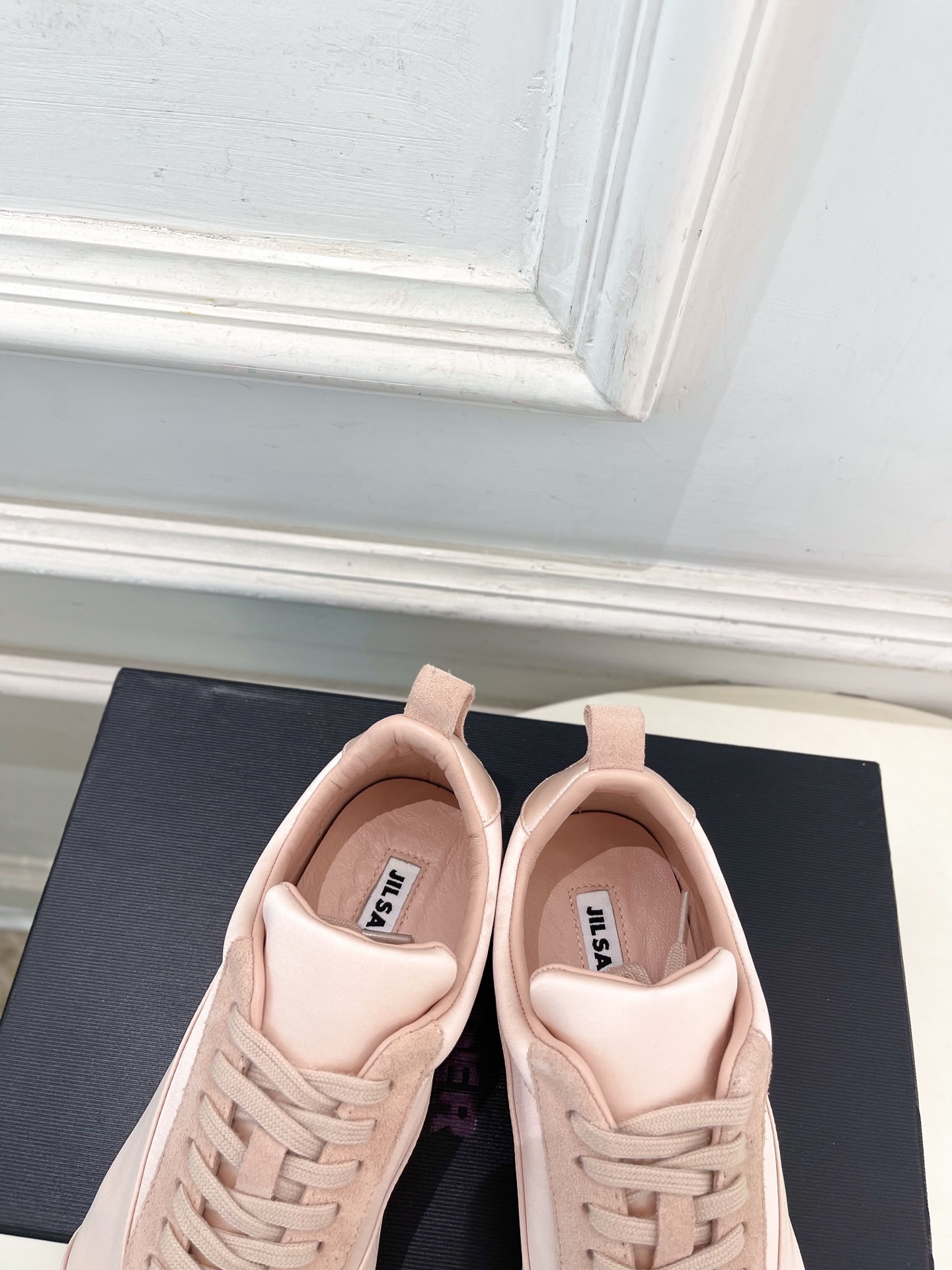 Jil Sander(吉尔·桑达）2026 春夏新品 JD极简真丝绸缎德训休闲鞋————————JS作为