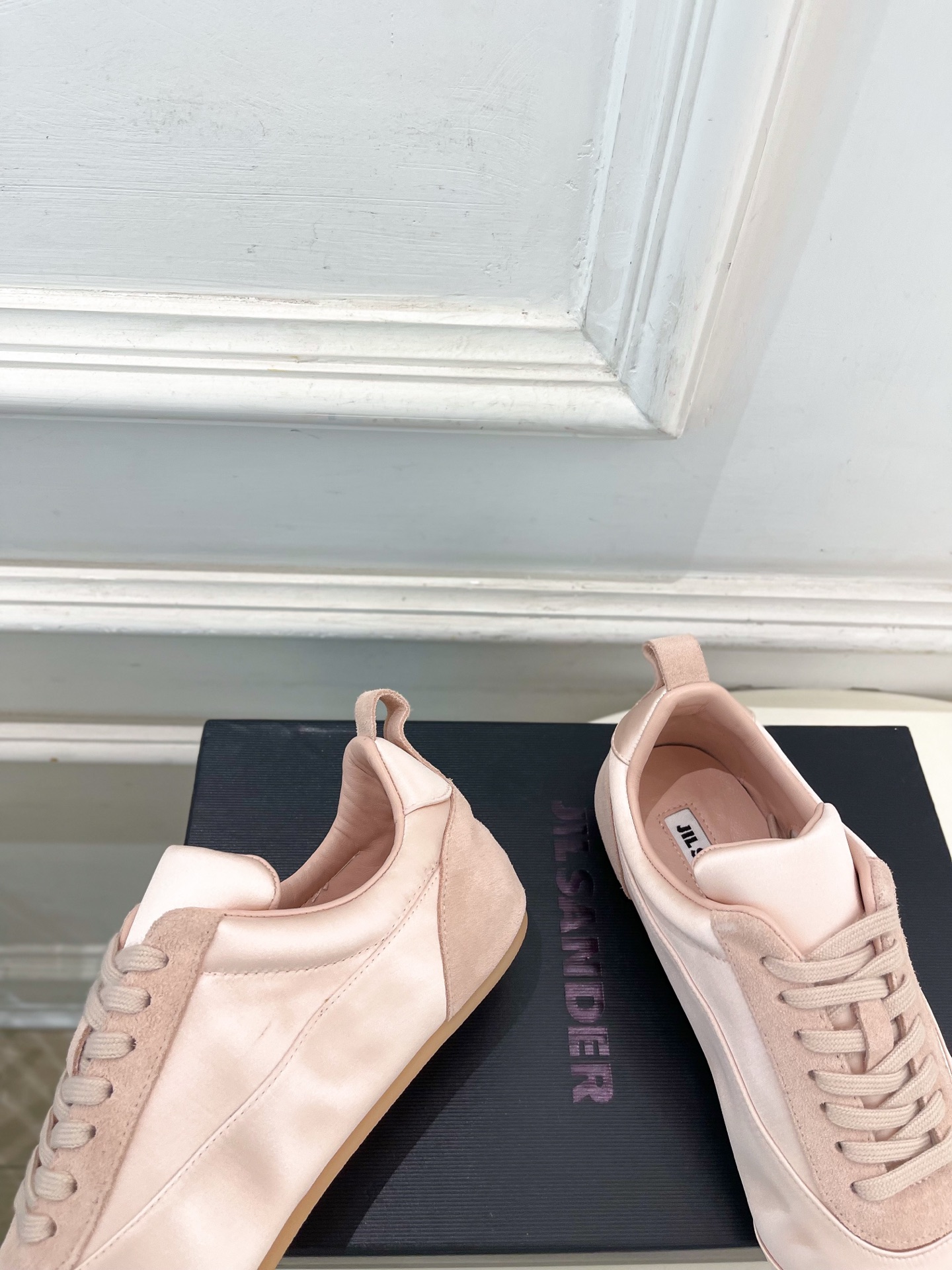 Jil Sander(吉尔·桑达）2026 春夏新品 JD极简真丝绸缎德训休闲鞋————————JS作为