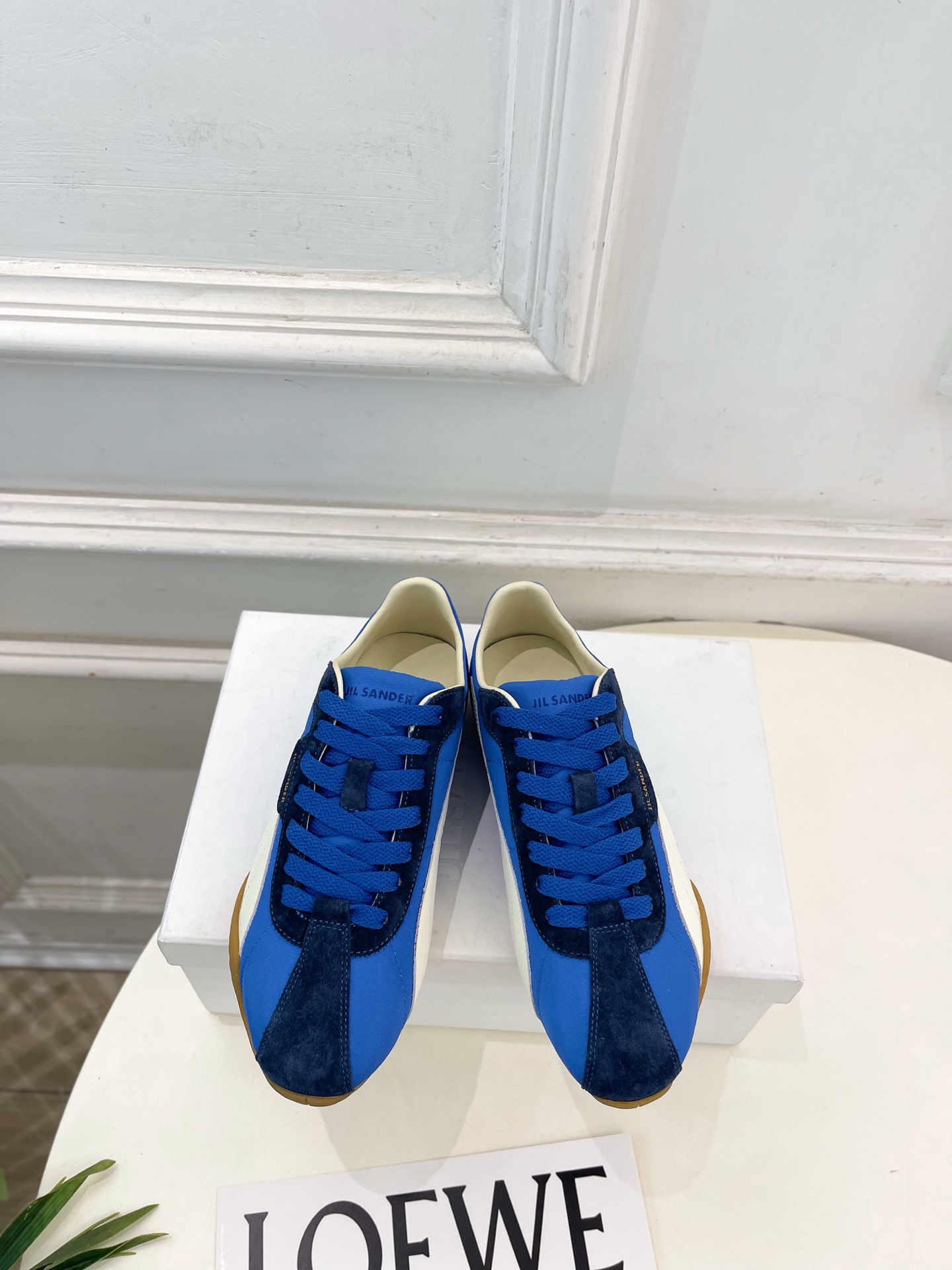 NO:868883,Jil Sander (Jil Sander) 2026 spring and summer new product JD x PUMA joint Forrest Gump casual sports shoes———————— JS, as the most popular designer brand in the past two years, has simple design, clever details, fresh and refined!  If you don’t want to hit the streets with random styles, you can check out this brand. It’s relatively niche but is so easy to match. You can see this brand everywhere on Instagram and Xiaohongshu!  BS original one-to-one customization, original custom-made cow velvet upper, imported sheepskin lining, original molded non-slip outsole, high flat heel, code number 35~39 (40. Customized, non-returnable) No. 6031, casual shoes/sports shoes, jil sander, sneakers, sheepskin19860909Jil Sander(吉尔·桑达）2026 春夏新品 JD x PUMA联名款阿甘休闲运动鞋———————— JS作为这两年最受欢迎的设计师品牌,设计简单、细节巧妙、清新脱俗！ 不想满大街撞款的可以看看这个品牌,比较小众却又是那么好搭配,ins、小红书随处可见这个品牌的身影 ！BS原版一比一定制 鞋面原版定制牛返绒 内里进口羊皮里 大底原版开模防滑大底 跟高平底 码数35~39(40.订做不退换）  编号6031,休闲鞋/运动鞋,jil sander,sneakers,sheepskin,Women's Shoes